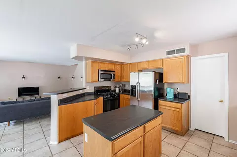 Kitchen - 822 E Ross Ave, Phoenix, AZ 85024 photo 2 of 8