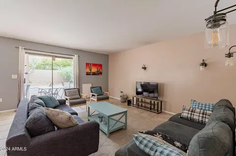 Living - 822 E Ross Ave, Phoenix, AZ 85024 photo 1 of 10