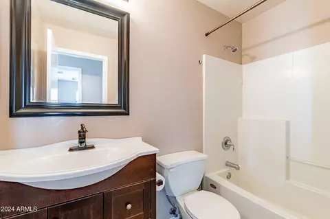 Bath - 822 E Ross Ave, Phoenix, AZ 85024 photo 5 of 5