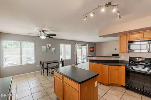 Kitchen - 822 E Ross Ave, Phoenix, AZ 85024 photo 4 of 8