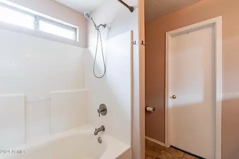 Bath - 822 E Ross Ave, Phoenix, AZ 85024 photo 4 of 5