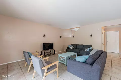 Living - 822 E Ross Ave, Phoenix, AZ 85024 photo 2 of 10