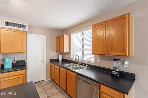 Kitchen - 822 E Ross Ave, Phoenix, AZ 85024 photo 3 of 8