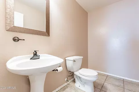 Bath - 822 E Ross Ave, Phoenix, AZ 85024 photo 1 of 5