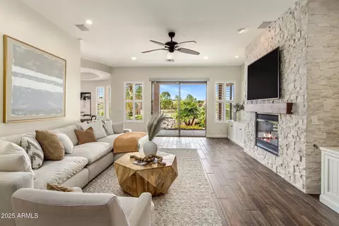 654 E County Down Dr, Chandler, AZ 85249 photo 4