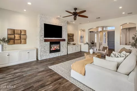 654 E County Down Dr, Chandler, AZ 85249 photo 6