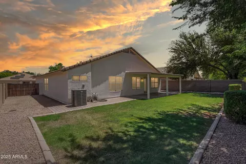 Exterior - 2281 E Saratoga St, Gilbert, AZ 85296 photo 2 of 8