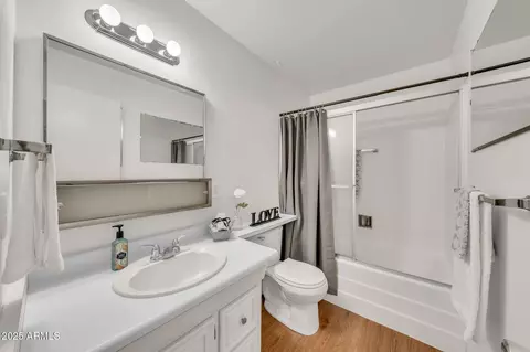 Bath - 4599 N 17th Ave, Phoenix, AZ 85015 photo 1 of 4