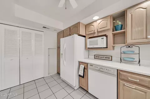 Kitchen - 4599 N 17th Ave, Phoenix, AZ 85015 photo 4 of 4