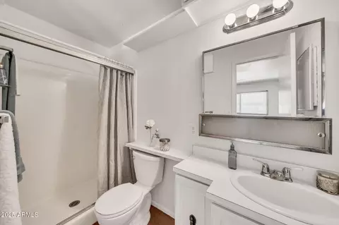 Bath - 4599 N 17th Ave, Phoenix, AZ 85015 photo 3 of 4