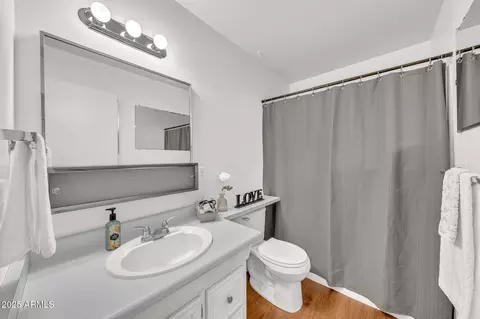 Bath - 4599 N 17th Ave, Phoenix, AZ 85015 photo 4 of 4