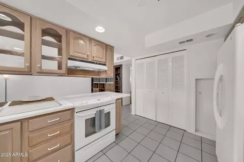 Kitchen - 4599 N 17th Ave, Phoenix, AZ 85015 photo 2 of 4