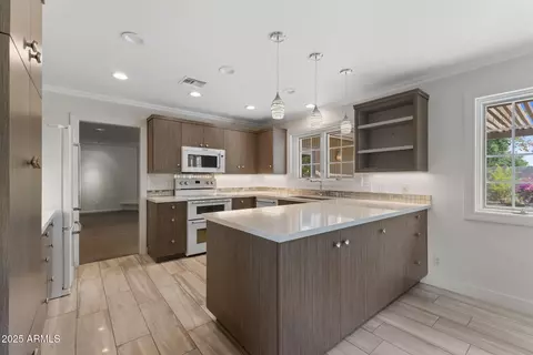 143 E Winter Dr, Phoenix, AZ 85020 photo 9