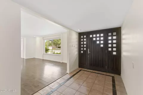 143 E Winter Dr, Phoenix, AZ 85020 photo 2