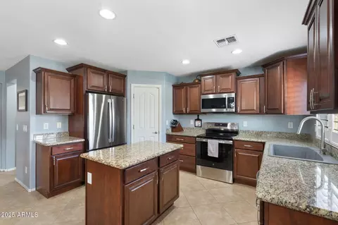 Kitchen - 2185 E Gillcrest Rd, Gilbert, AZ 85298 photo 1 of 2
