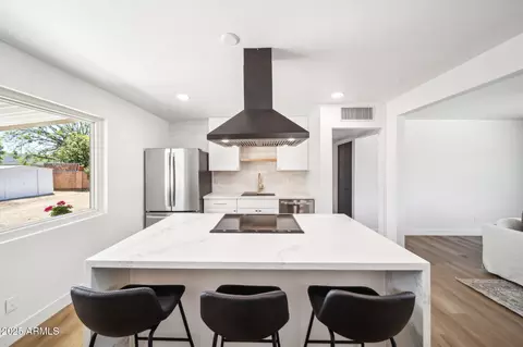 1017 E Diana Ave, Phoenix, AZ 85020