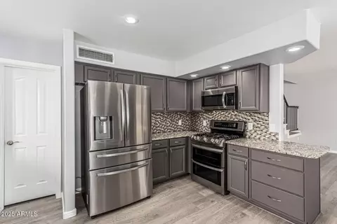 Kitchen - 10440 E Osage Ave, Mesa, AZ 85212 photo 4 of 4