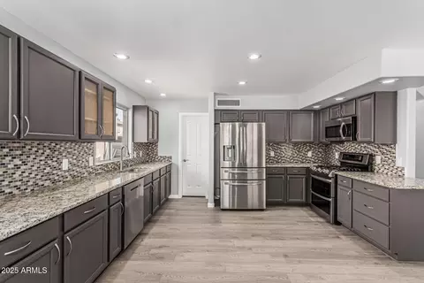 Kitchen - 10440 E Osage Ave, Mesa, AZ 85212 photo 2 of 4