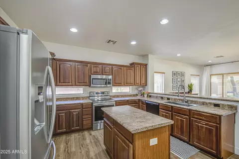 Kitchen - 4609 E Ironhorse Rd, Gilbert, AZ 85297 photo 4 of 5