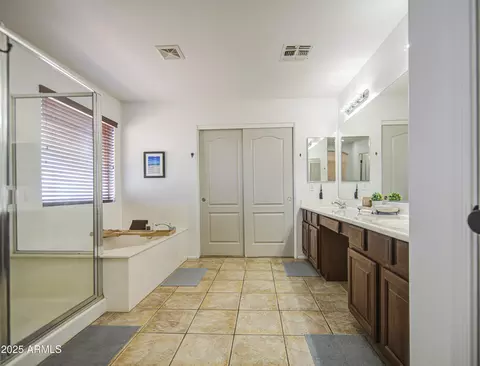 Bath - 4609 E Ironhorse Rd, Gilbert, AZ 85297 photo 2 of 10