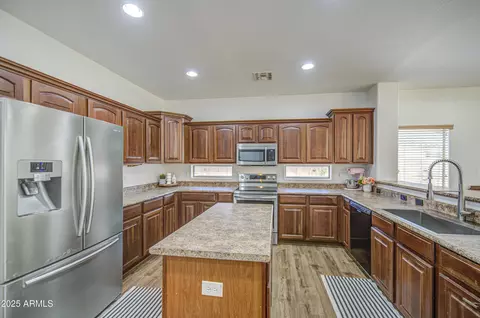 Kitchen - 4609 E Ironhorse Rd, Gilbert, AZ 85297 photo 3 of 5