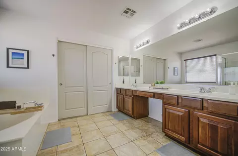 Bath - 4609 E Ironhorse Rd, Gilbert, AZ 85297 photo 3 of 10