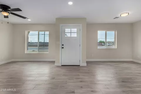 Living - 1009 S 17th Ave, Phoenix, AZ 85007 photo 3 of 4