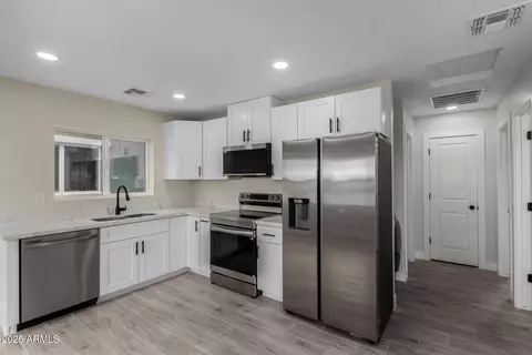 Kitchen - 1009 S 17th Ave, Phoenix, AZ 85007 photo 3 of 3