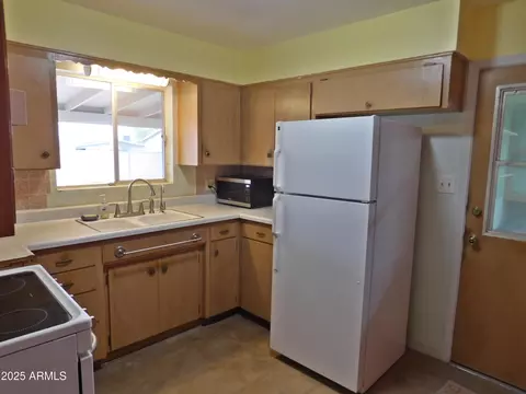 Kitchen - 1019 E Granada Ave, Apache Junction, AZ 85119 photo 2 of 2