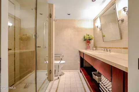 Bath - 361 E Palm Ln, Phoenix, AZ 85004 photo 1 of 3
