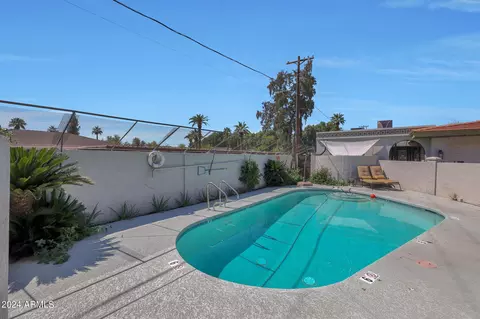 Exterior - 361 E Palm Ln, Phoenix, AZ 85004 photo 5 of 6