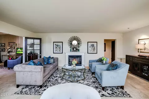 Living - 361 E Palm Ln, Phoenix, AZ 85004 photo 2 of 7
