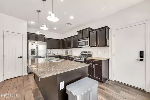 Kitchen - 10428 E Nopal Ave, Mesa, AZ 85209 photo 5 of 5