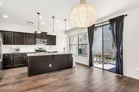 Kitchen - 10428 E Nopal Ave, Mesa, AZ 85209 photo 4 of 5