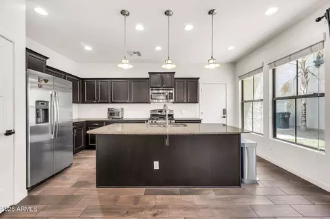 Kitchen - 10428 E Nopal Ave, Mesa, AZ 85209 photo 3 of 5