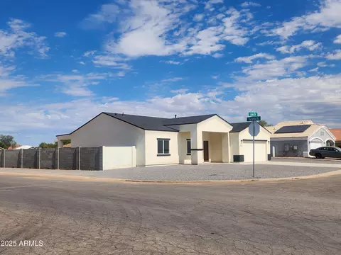 12178 W Lobo Dr, Arizona City, AZ 85123