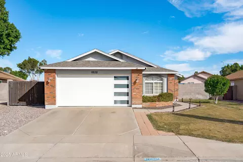 8828 E Des Moines St, Mesa, AZ 85207