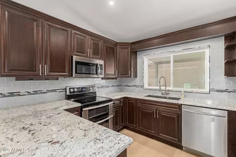 908 W Mohawk Ln, Phoenix, AZ 85027 photo 5