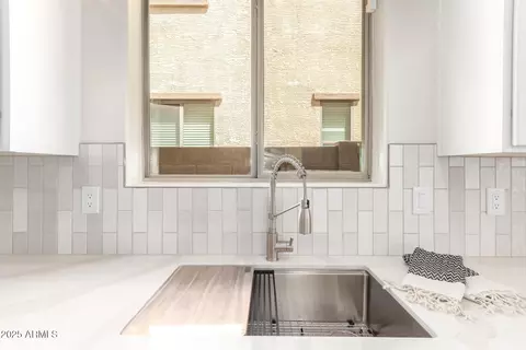 Kitchen - 3875 E Claxton Ave, Gilbert, AZ 85297 photo 6 of 7