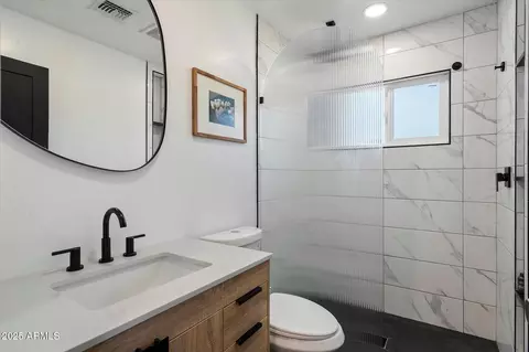 Bath - 2223 E Roma Ave, Phoenix, AZ 85016 photo 1 of 1