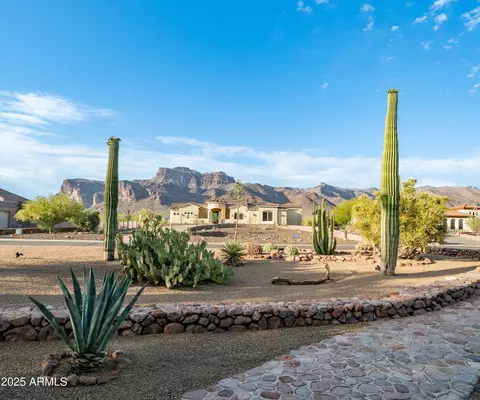 Exterior - 1158 S Deer Run Ct, Apache Junction, AZ 85119 photo 3 of 9