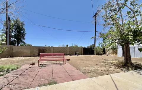 Exterior - 8502 N 26th Ave, Phoenix, AZ 85021 photo 2 of 4