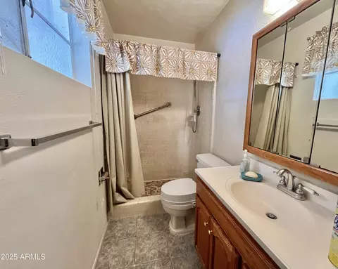 Bath - 8502 N 26th Ave, Phoenix, AZ 85021 photo 2 of 2