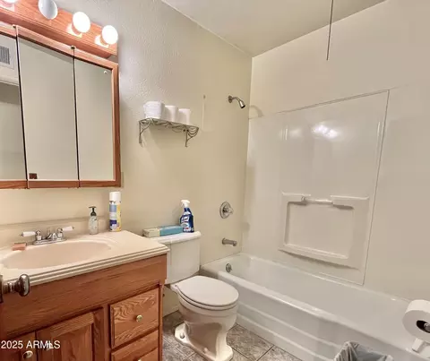 Bath - 8502 N 26th Ave, Phoenix, AZ 85021 photo 1 of 2