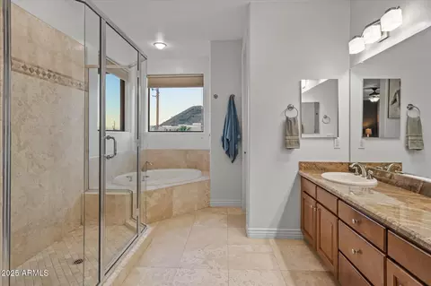Bath - 13 E Foothill Dr, Phoenix, AZ 85020 photo 1 of 6