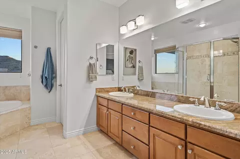 Bath - 13 E Foothill Dr, Phoenix, AZ 85020 photo 2 of 6