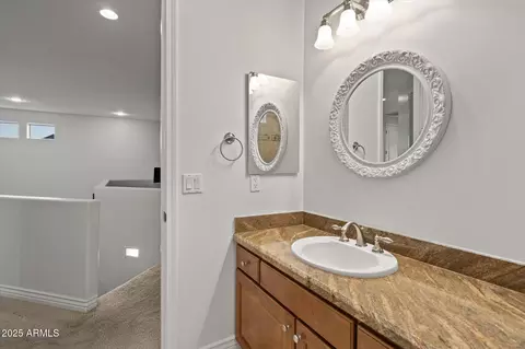 Bath - 13 E Foothill Dr, Phoenix, AZ 85020 photo 4 of 6