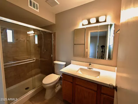 Bath - 3216 E Campo Bello Dr, Phoenix, AZ 85032 photo 5 of 8