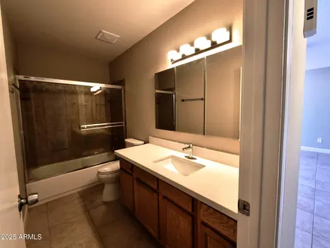 Bath - 3216 E Campo Bello Dr, Phoenix, AZ 85032 photo 1 of 8