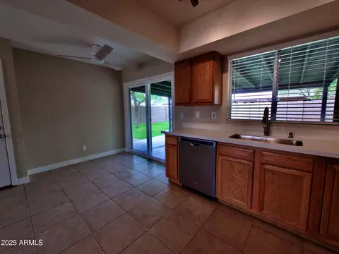 Kitchen - 3216 E Campo Bello Dr, Phoenix, AZ 85032 photo 2 of 4